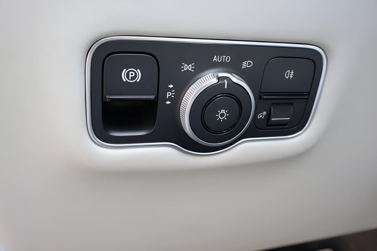 2026 Aston Martin Vantage Base