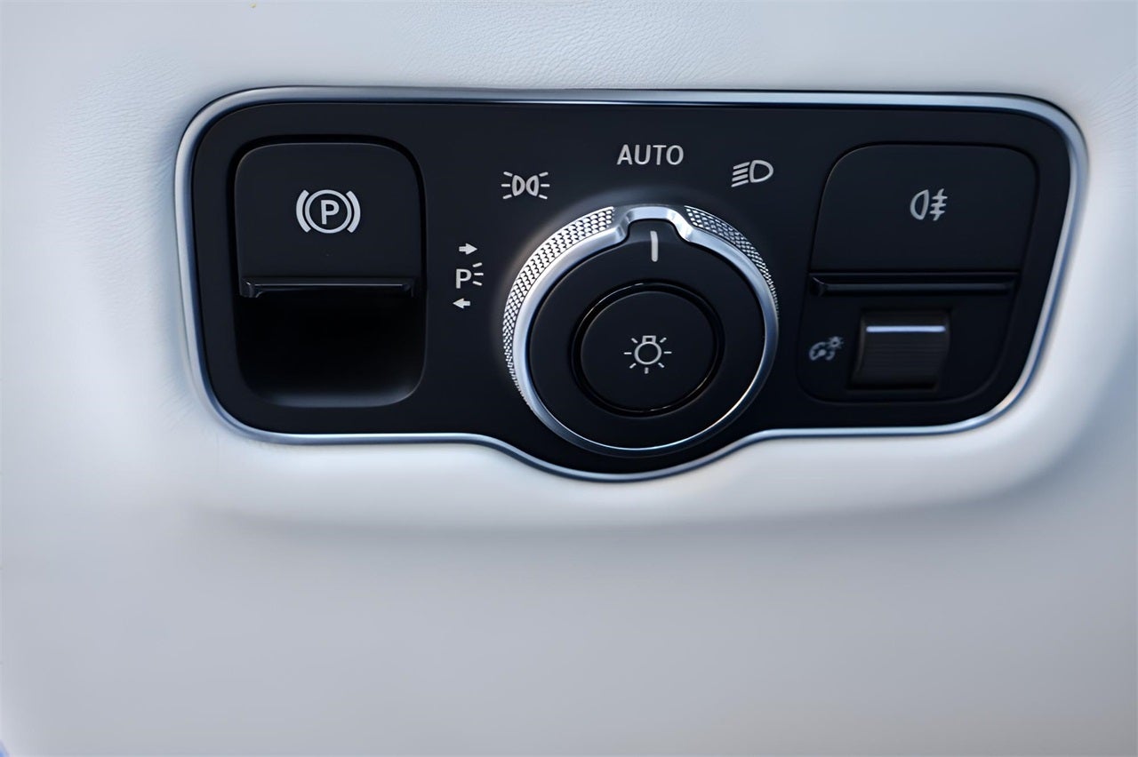 2026 Aston Martin Vantage Base