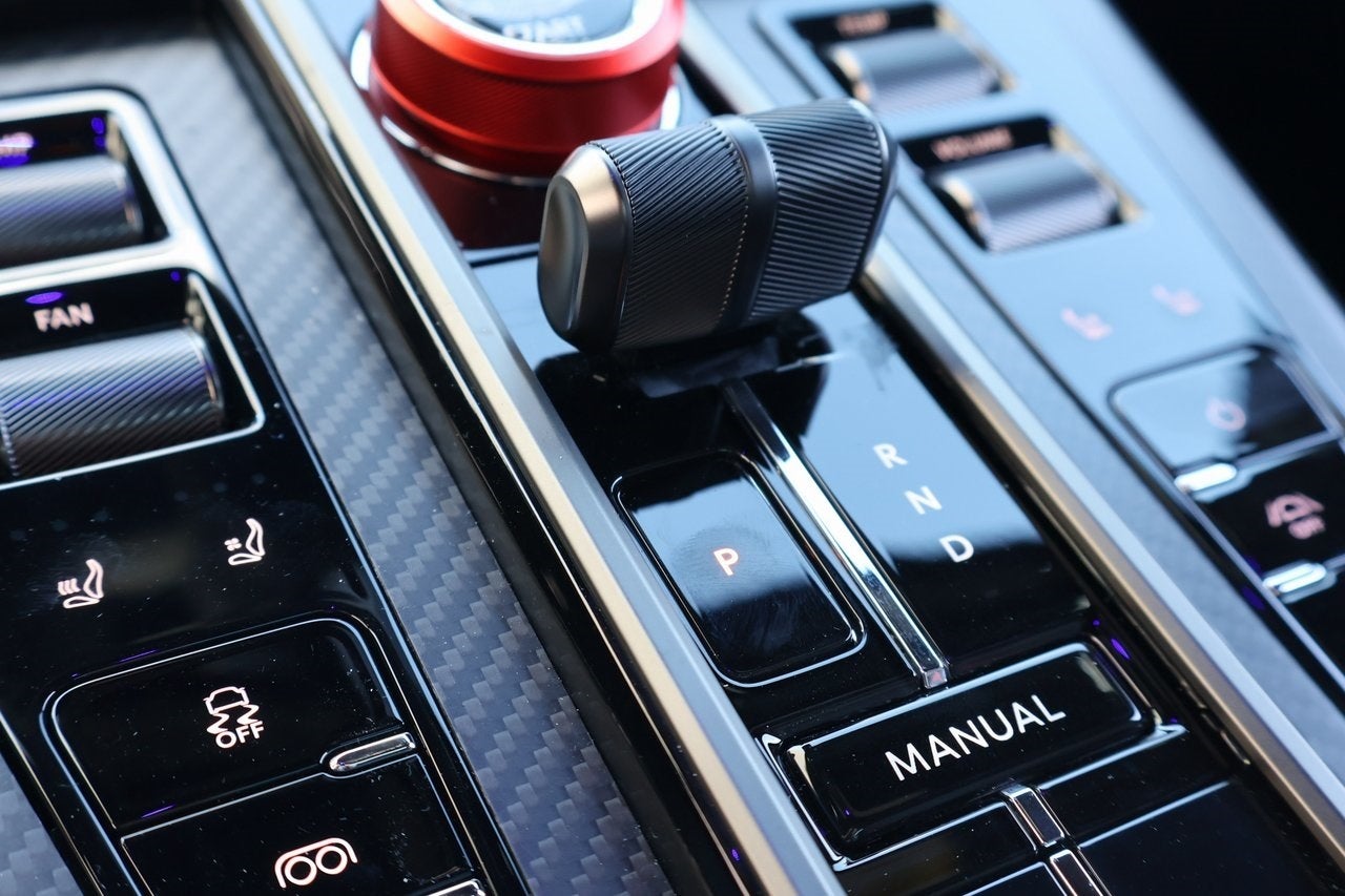 2026 Aston Martin Vantage Base