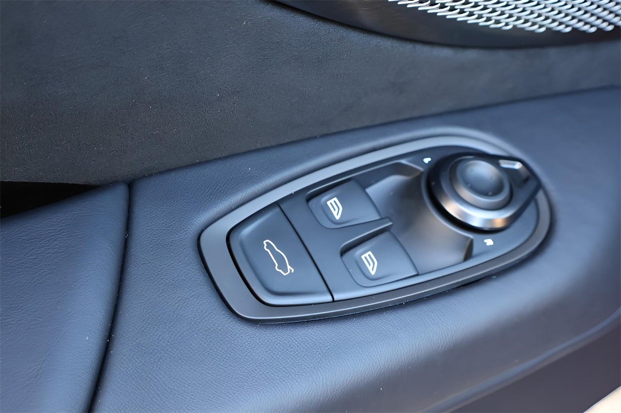 2026 Aston Martin Vantage Base