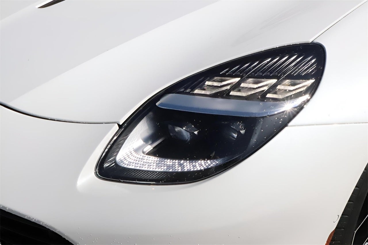 2025 Aston Martin Vanquish V12