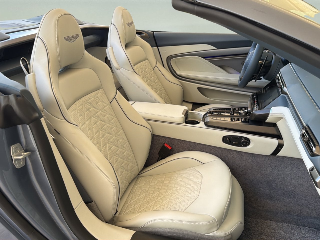 2027 Aston Martin Vanquish Base