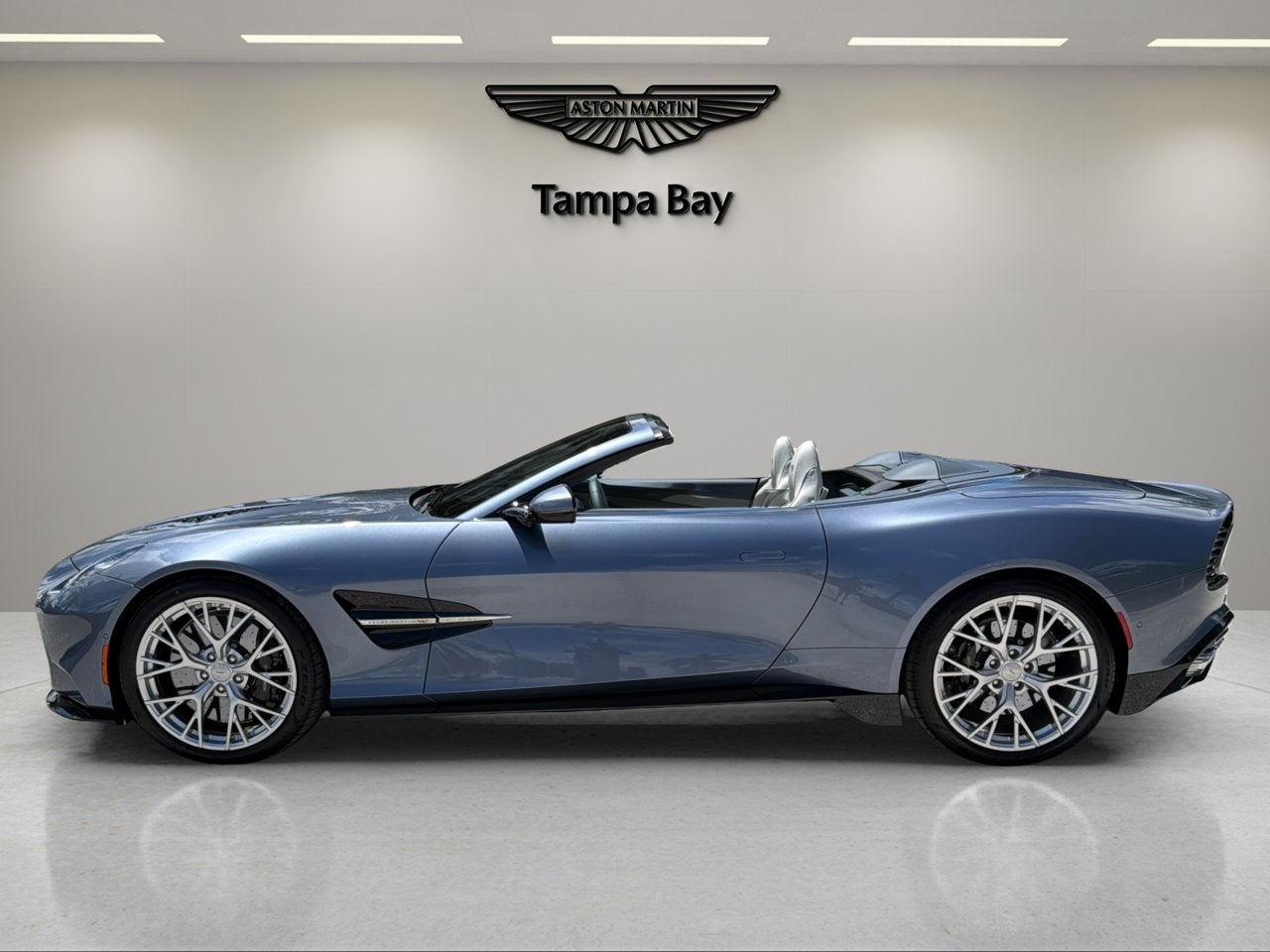 2027 Aston Martin Vanquish Base