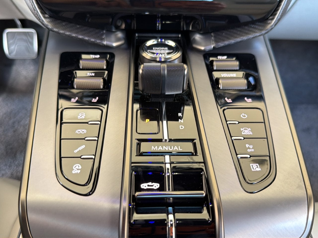 2027 Aston Martin Vanquish Base