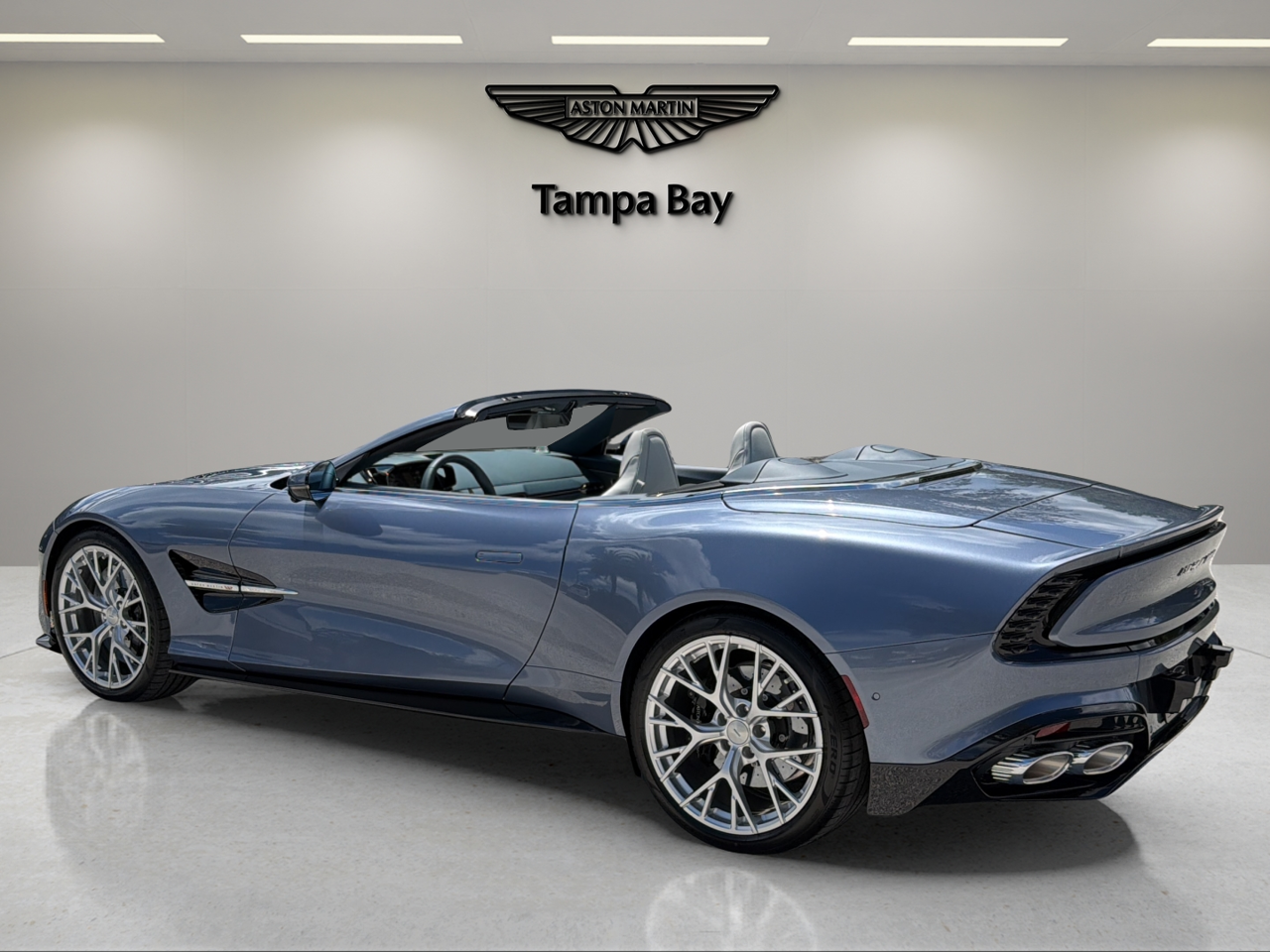 2027 Aston Martin Vanquish Base