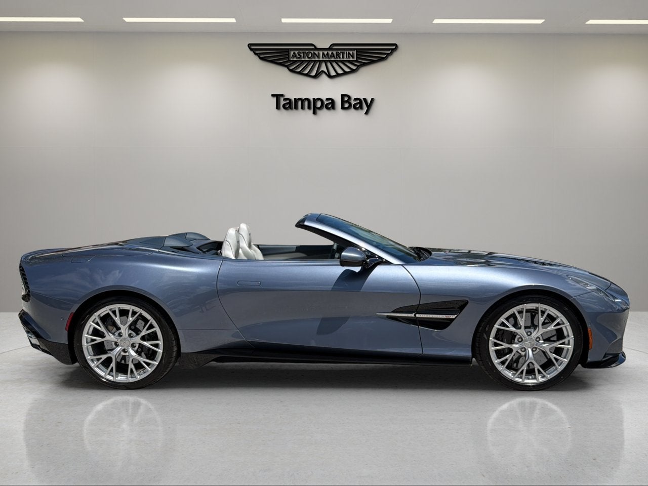 2027 Aston Martin Vanquish Base