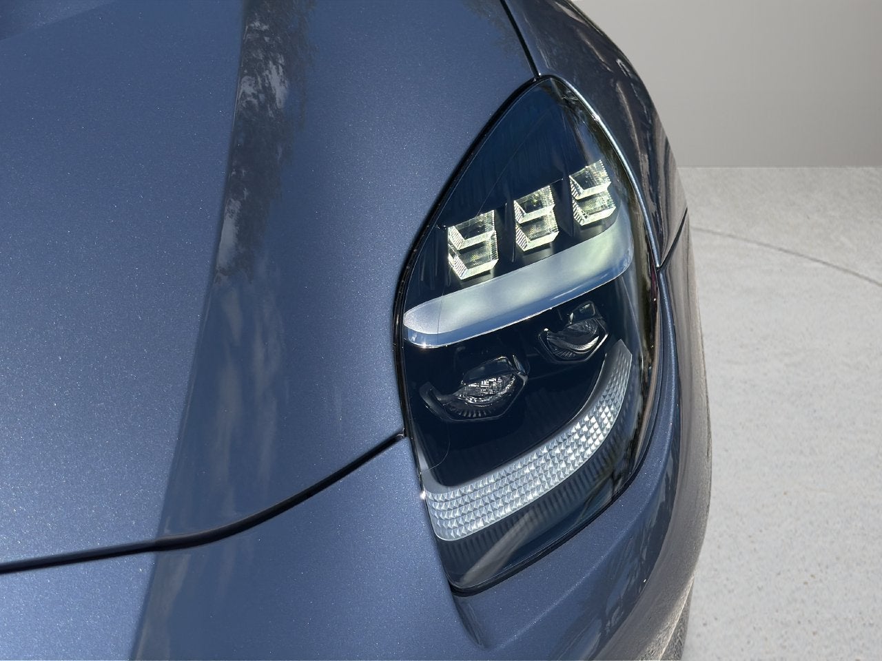 2027 Aston Martin Vanquish Base