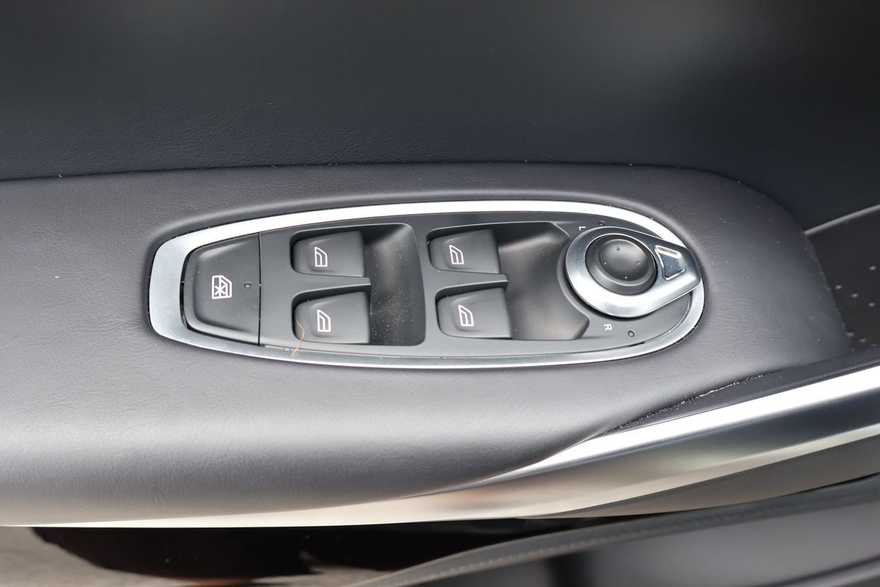 2023 Aston Martin DBX 707