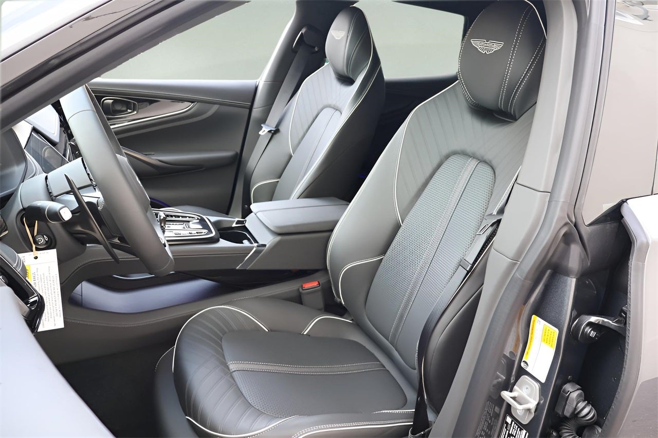 2025 Aston Martin DBX 707