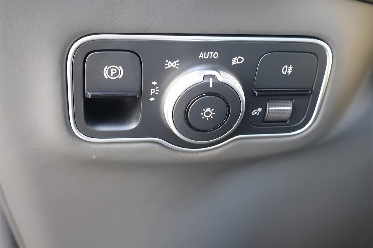 2025 Aston Martin DBX 707