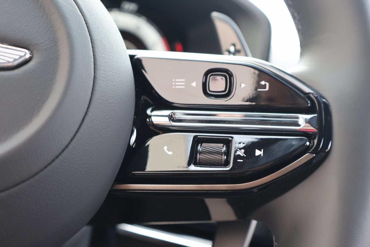 2025 Aston Martin DBX 707