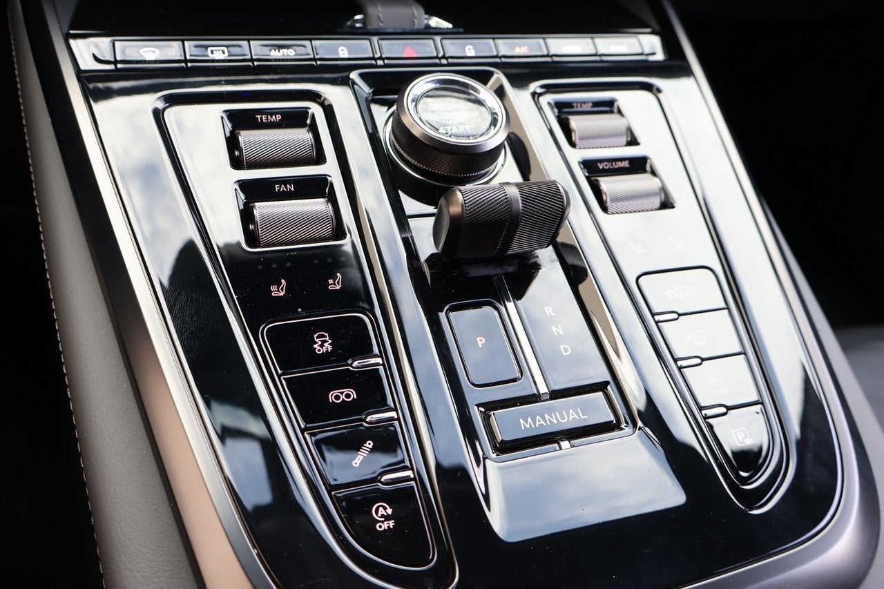 2025 Aston Martin DBX 707