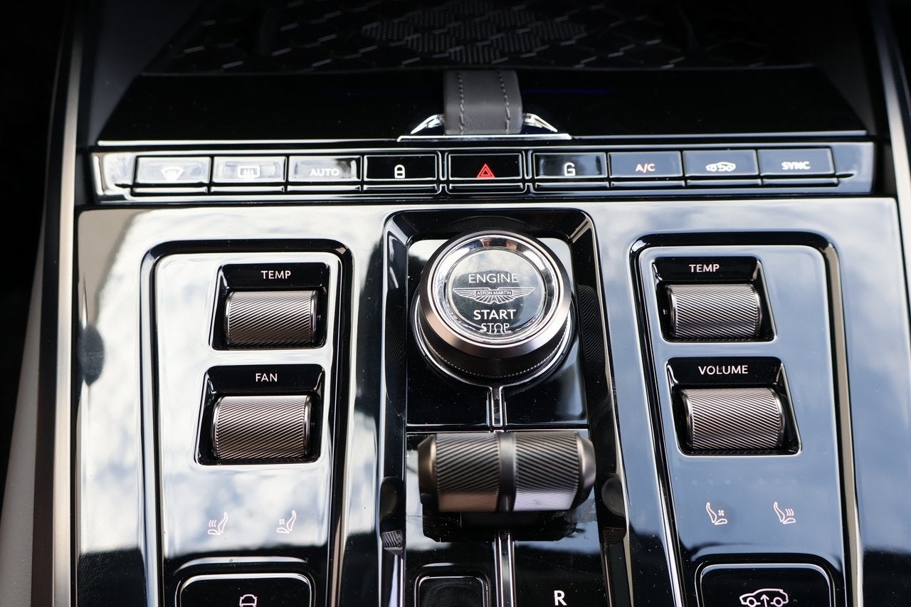 2025 Aston Martin DBX 707