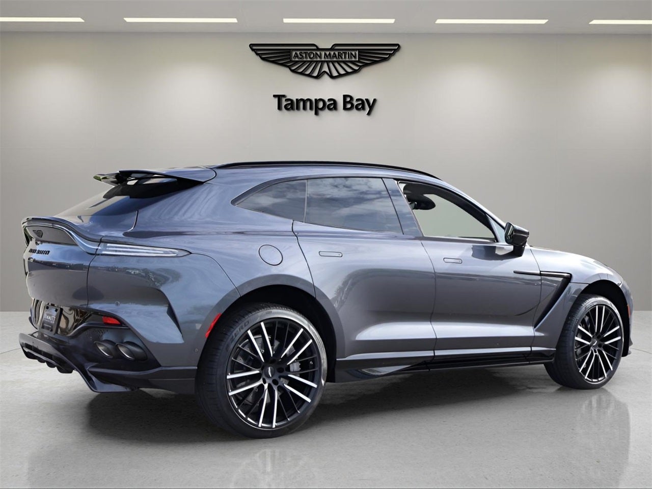 2025 Aston Martin DBX 707