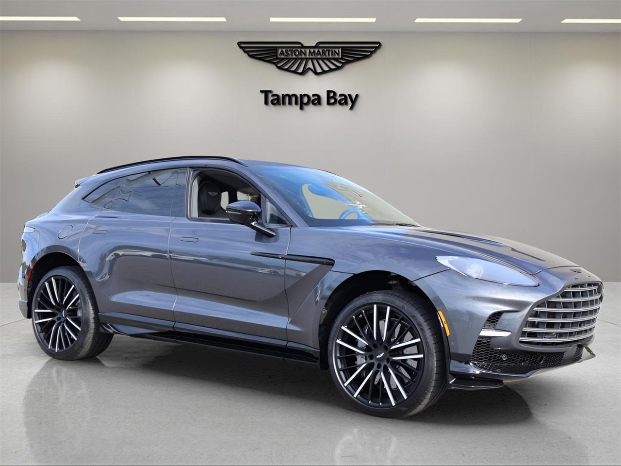 2025 Aston Martin DBX 707