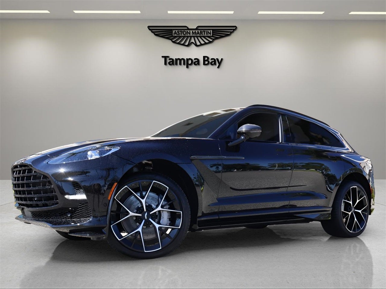 2025 Aston Martin DBX 707