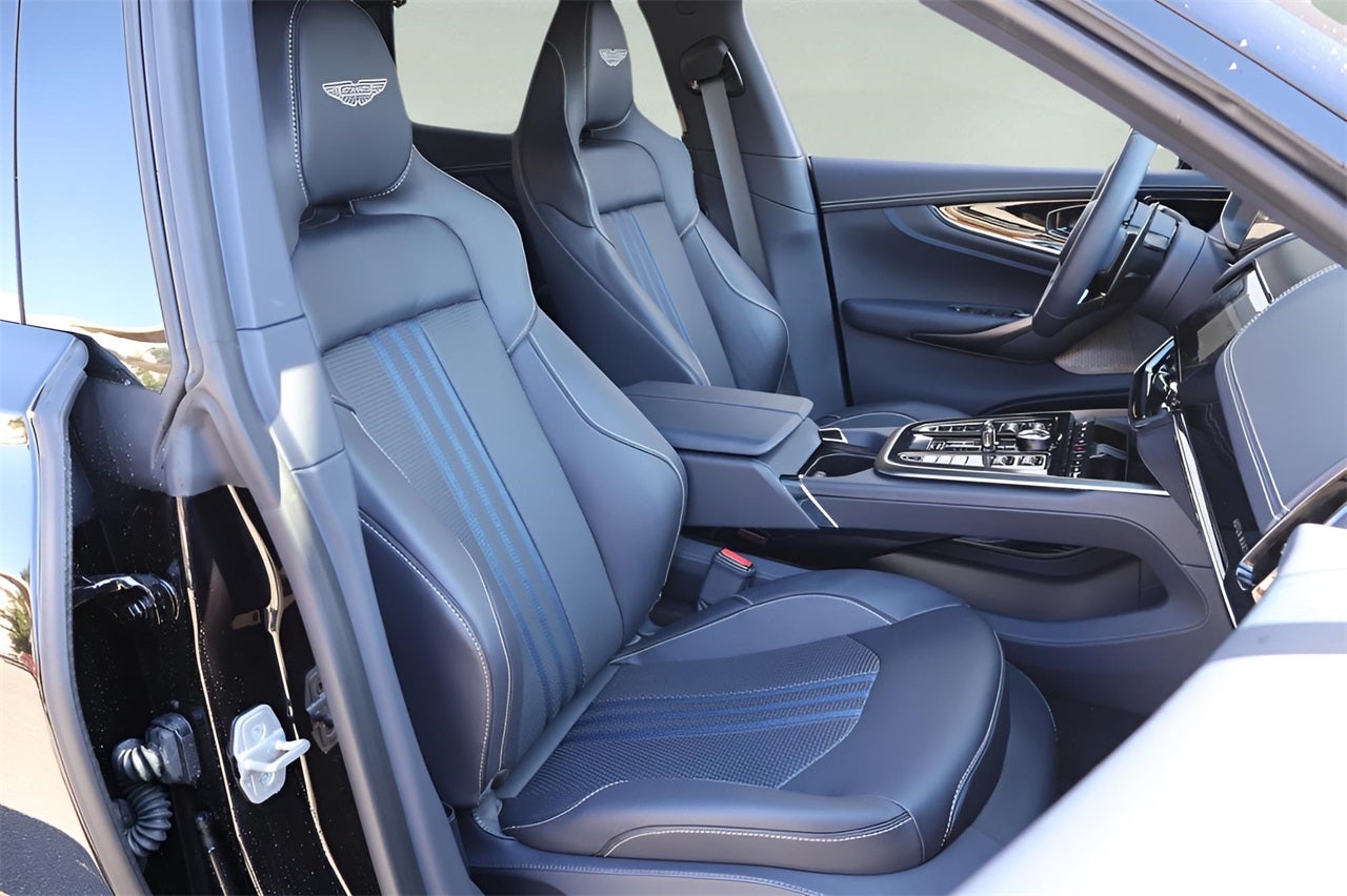 2025 Aston Martin DBX 707