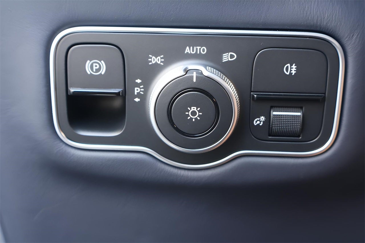 2025 Aston Martin DBX 707