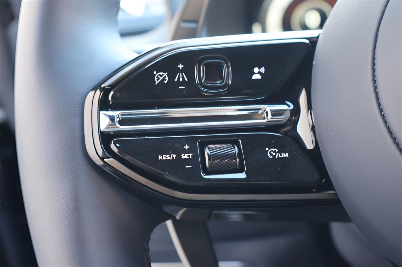 2025 Aston Martin DBX 707