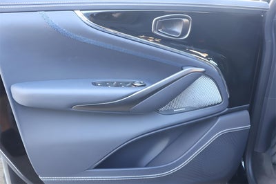 2025 Aston Martin DBX 707