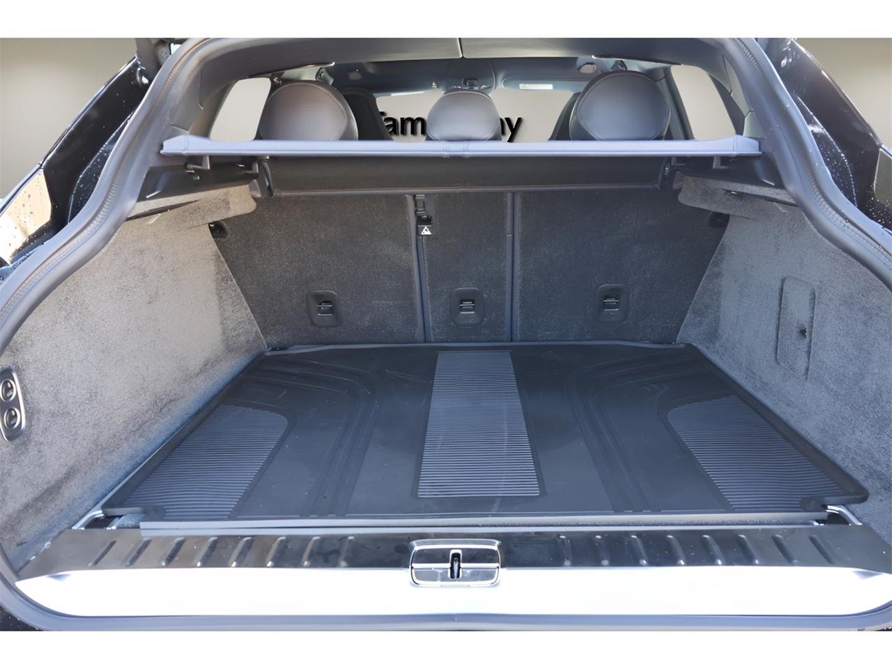 2025 Aston Martin DBX 707