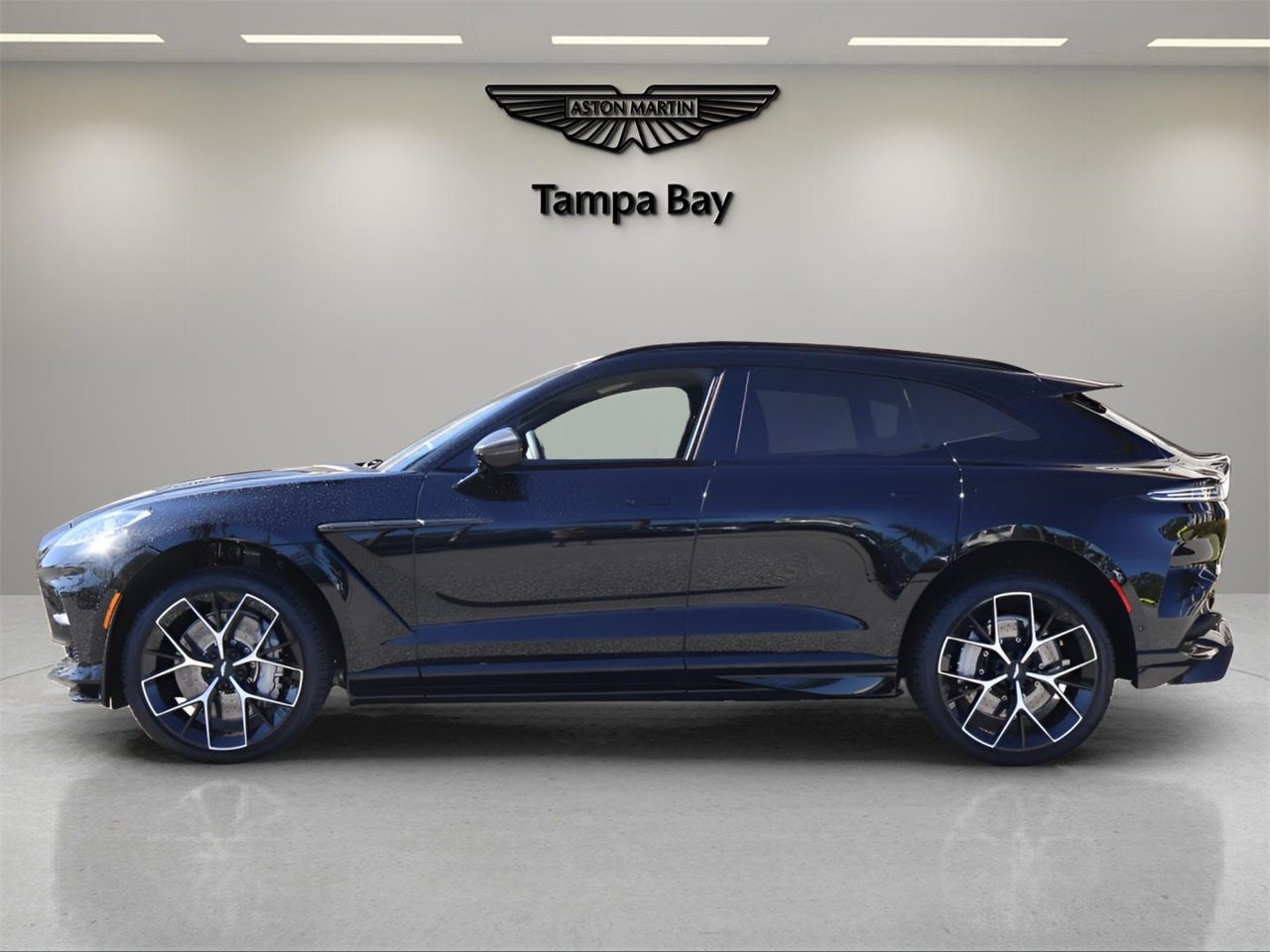 2025 Aston Martin DBX 707