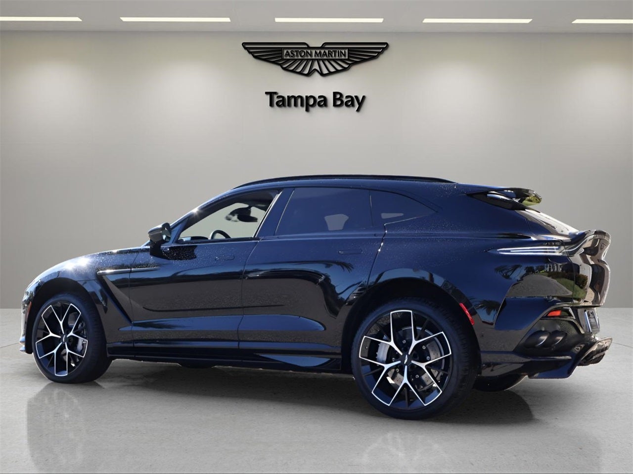 2025 Aston Martin DBX 707