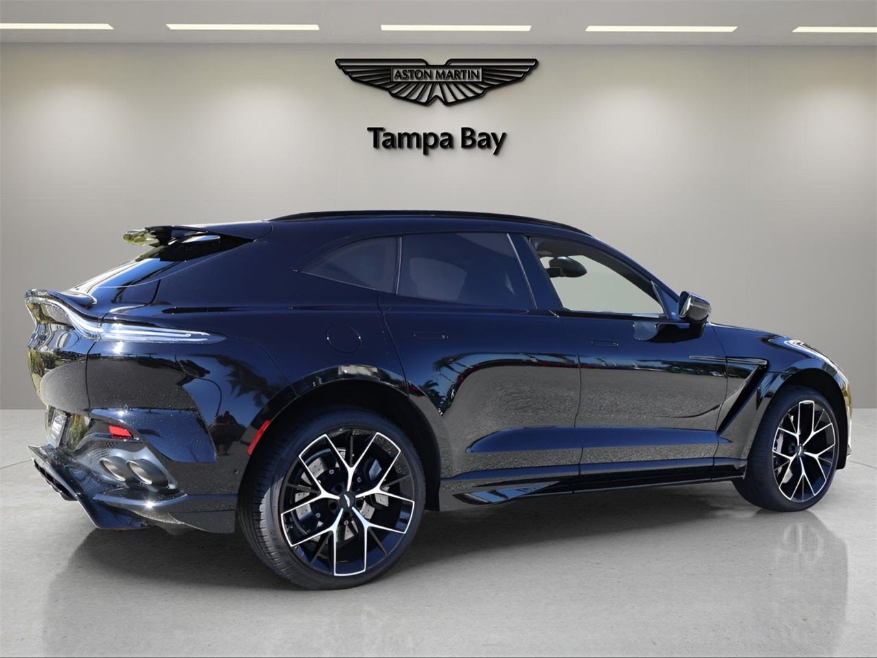 2025 Aston Martin DBX 707