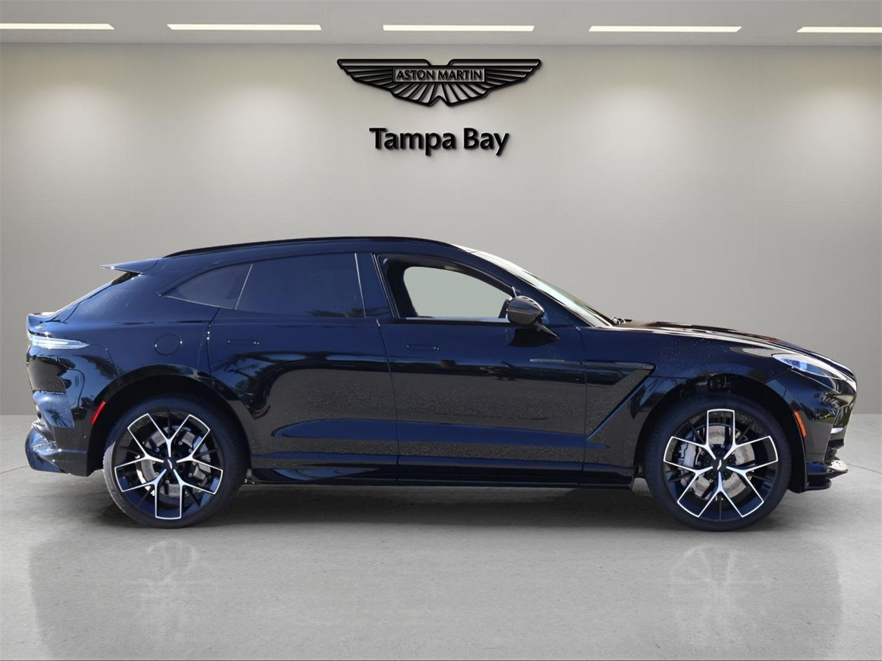 2025 Aston Martin DBX 707