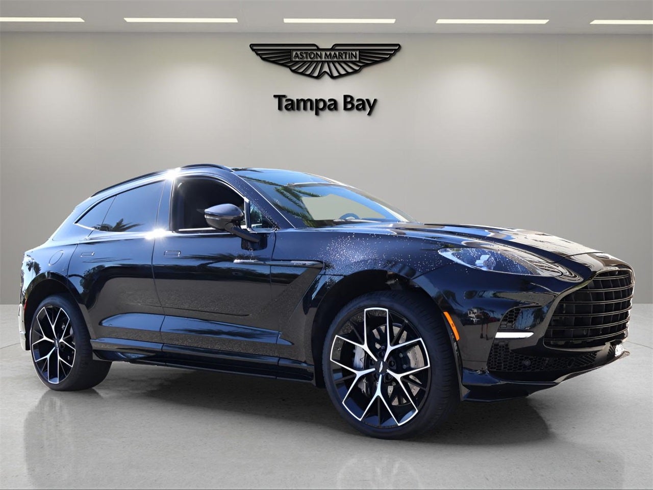 2025 Aston Martin DBX 707