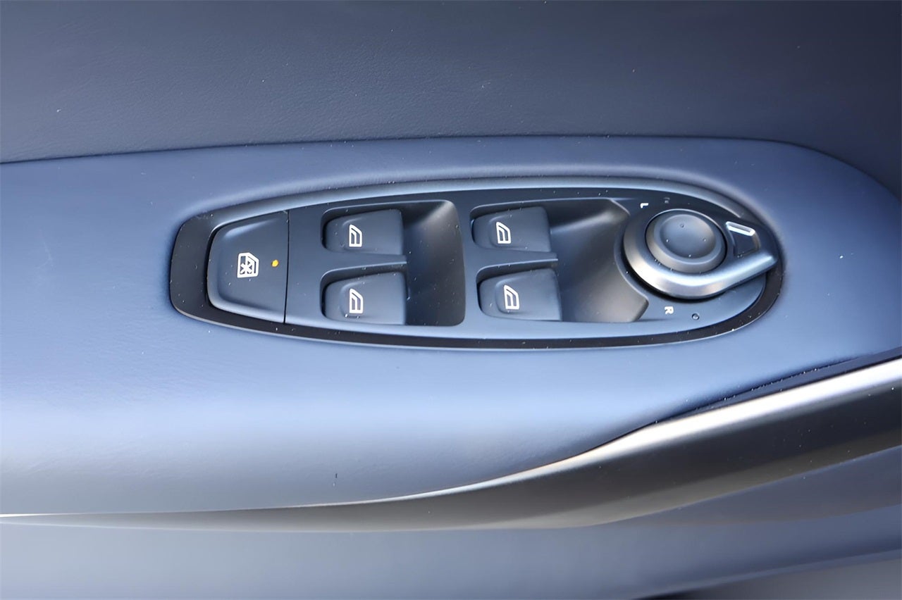 2025 Aston Martin DBX 707