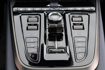 2025 Aston Martin DBX 707