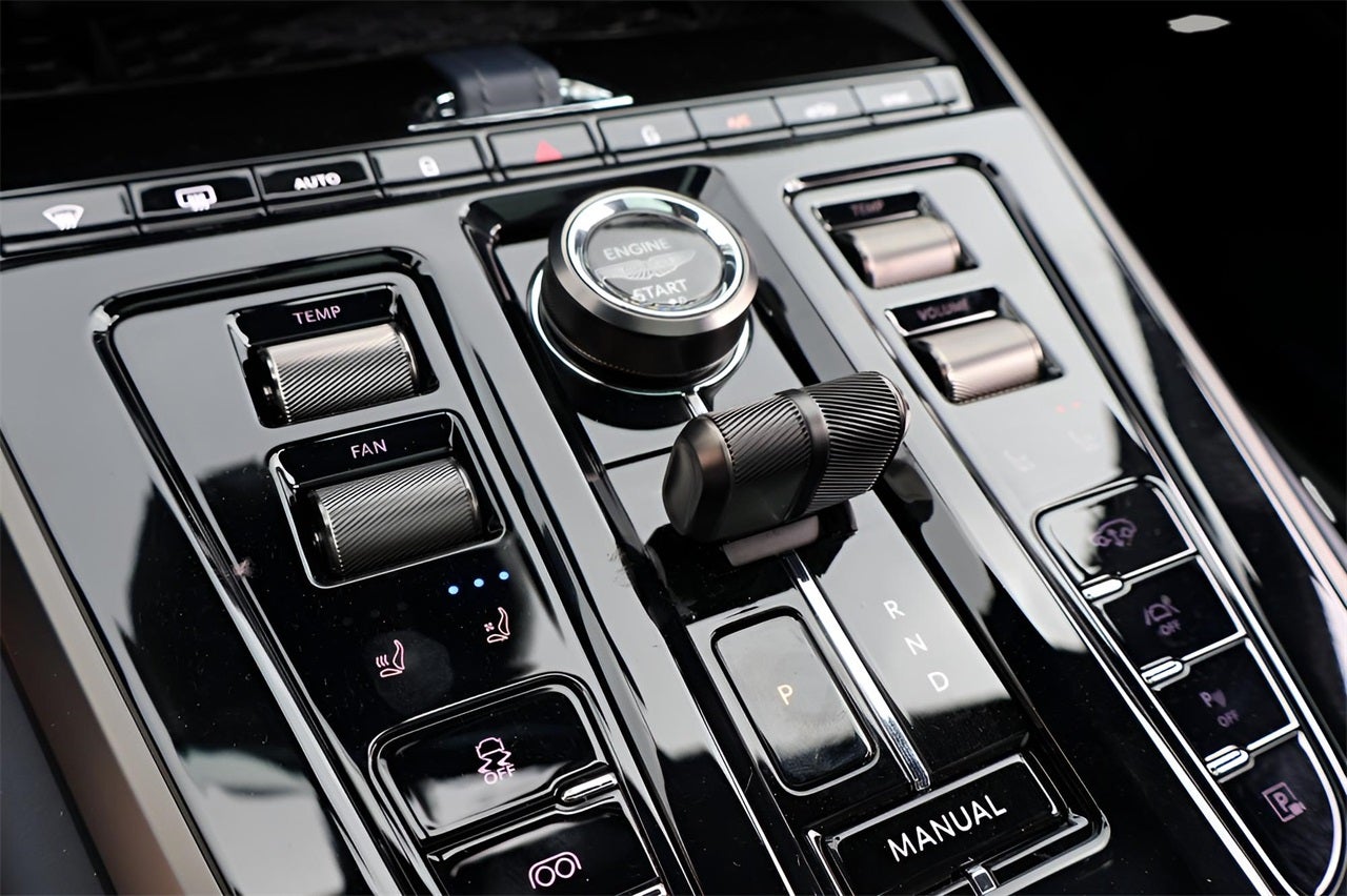 2025 Aston Martin DBX 707