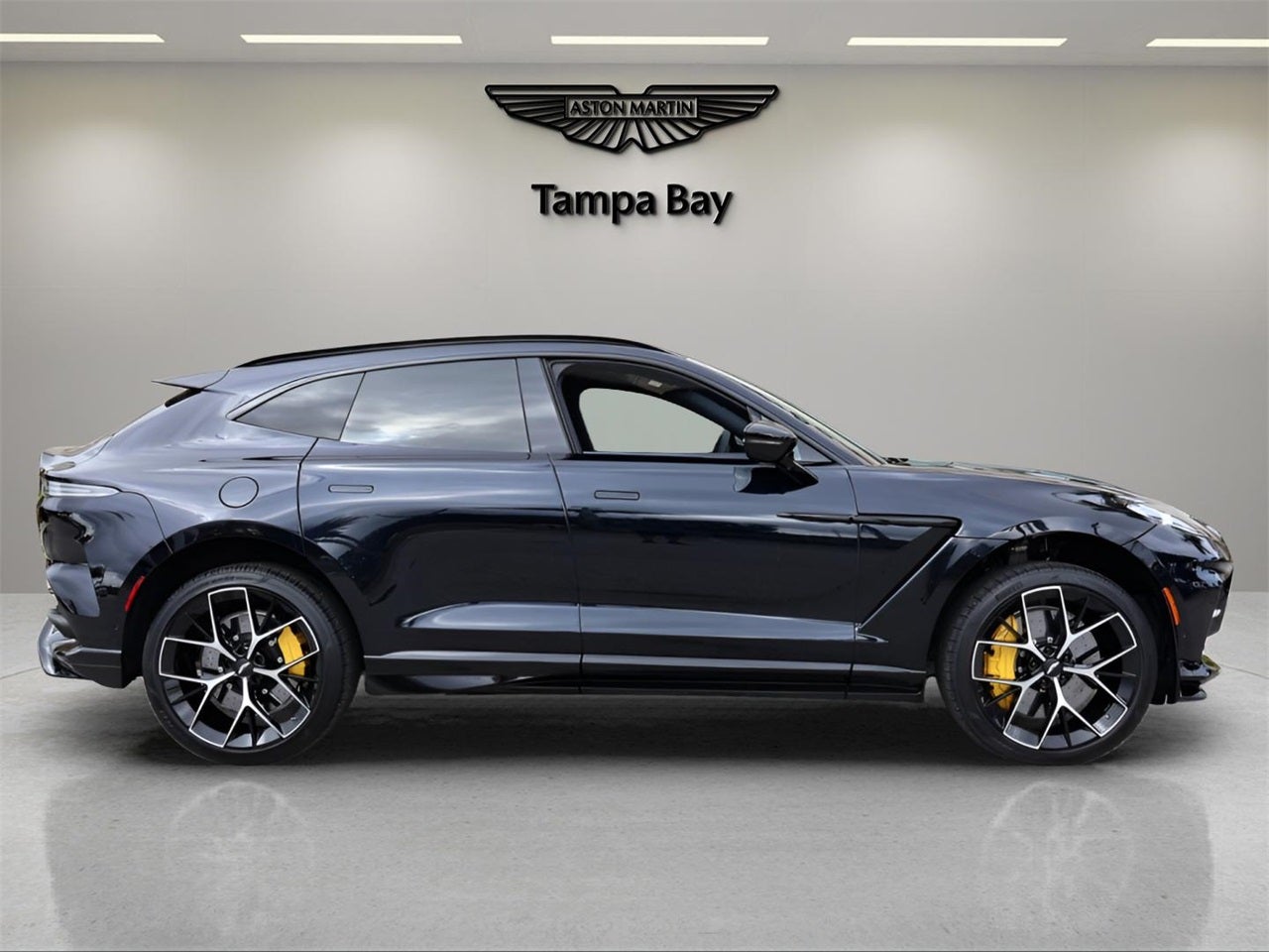 2025 Aston Martin DBX 707