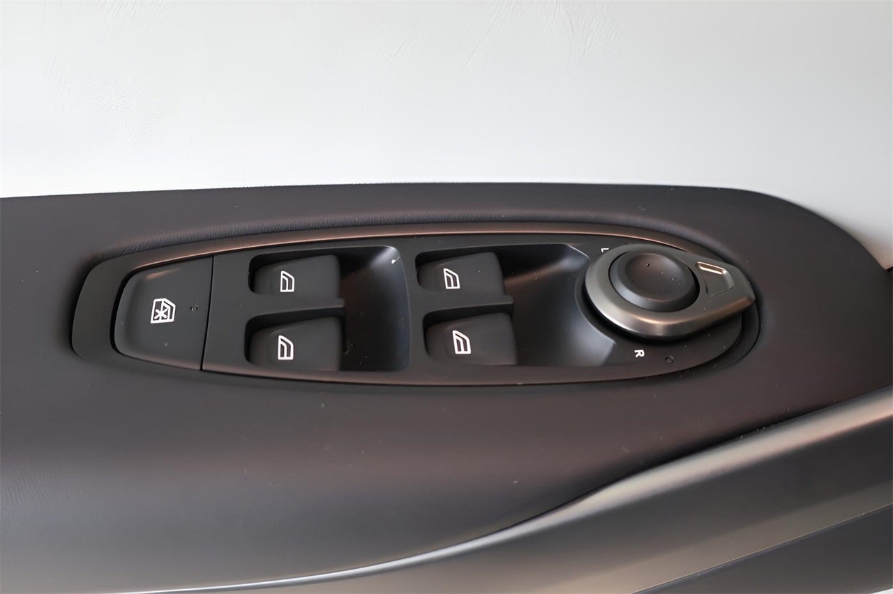 2025 Aston Martin DBX 707