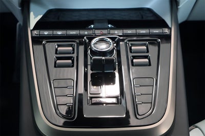 2025 Aston Martin DBX 707