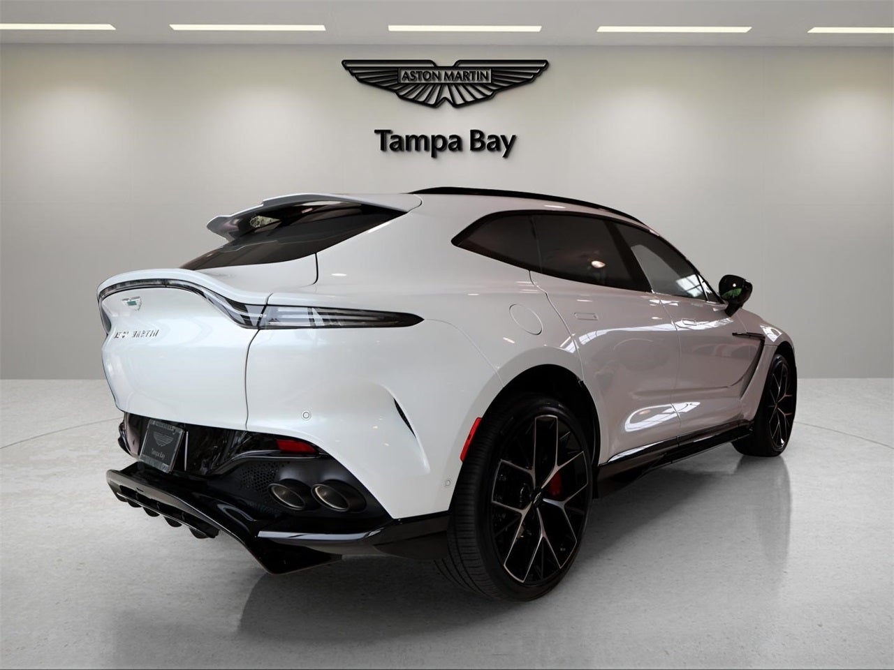 2025 Aston Martin DBX 707