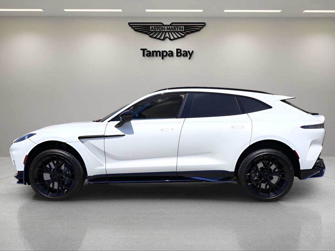 2025 Aston Martin DBX 707