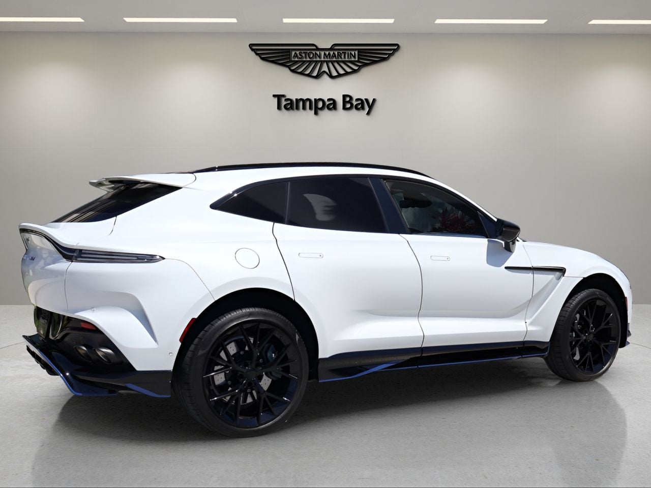 2025 Aston Martin DBX 707