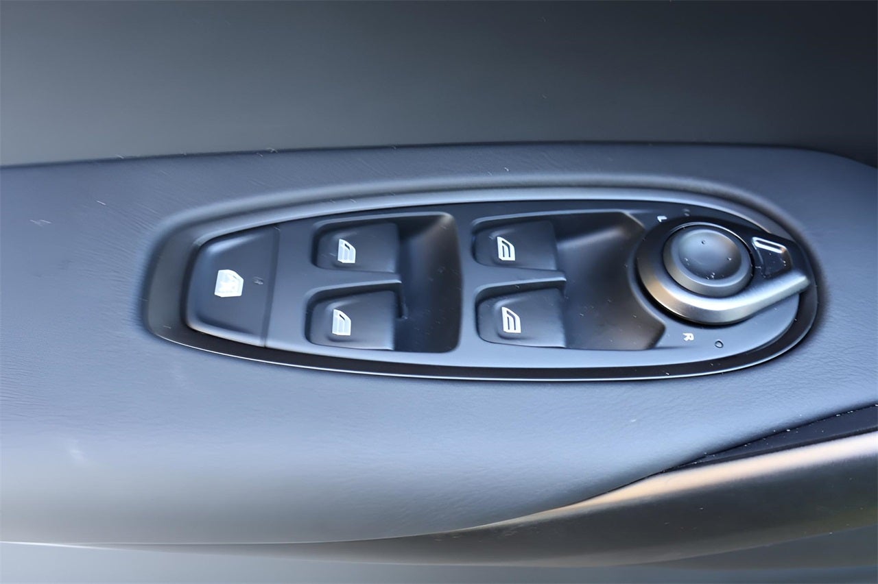 2025 Aston Martin DBX 707