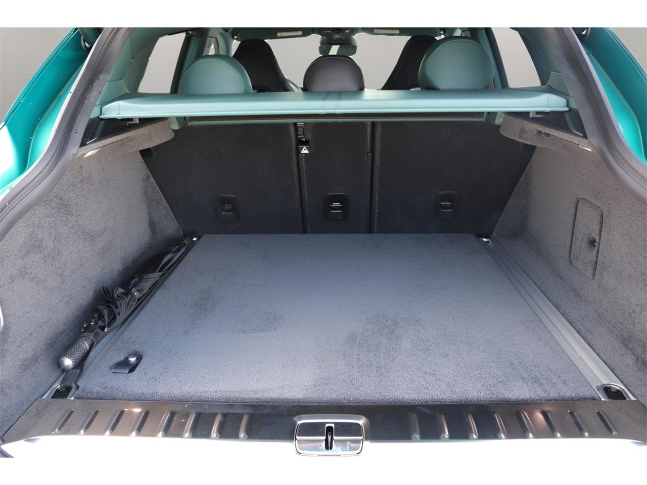 2025 Aston Martin DBX 707