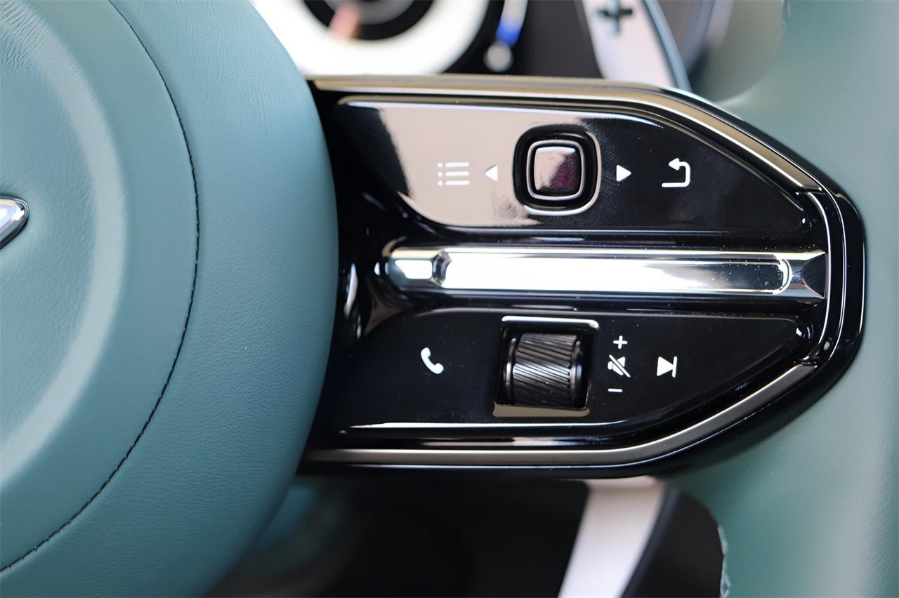 2025 Aston Martin DBX 707