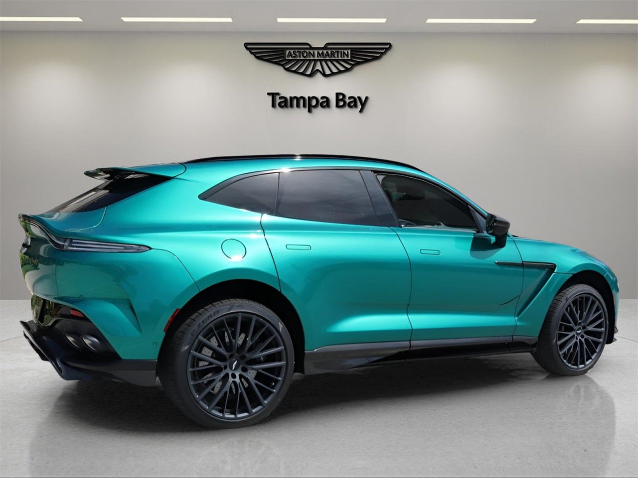 2025 Aston Martin DBX 707