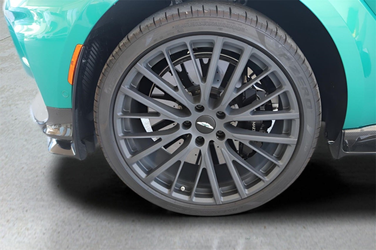 2025 Aston Martin DBX 707