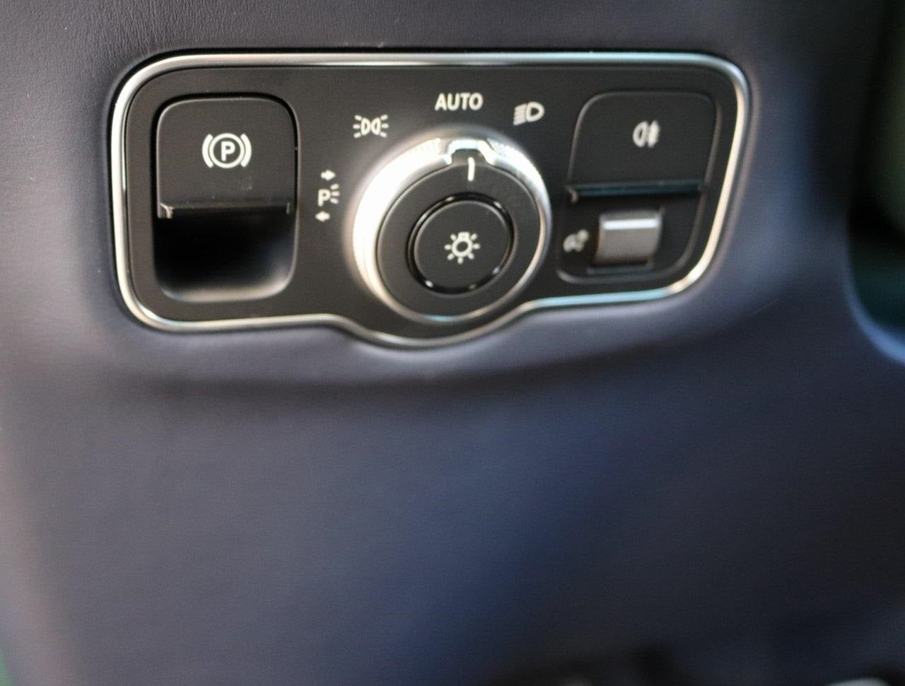 2025 Aston Martin DBX 707