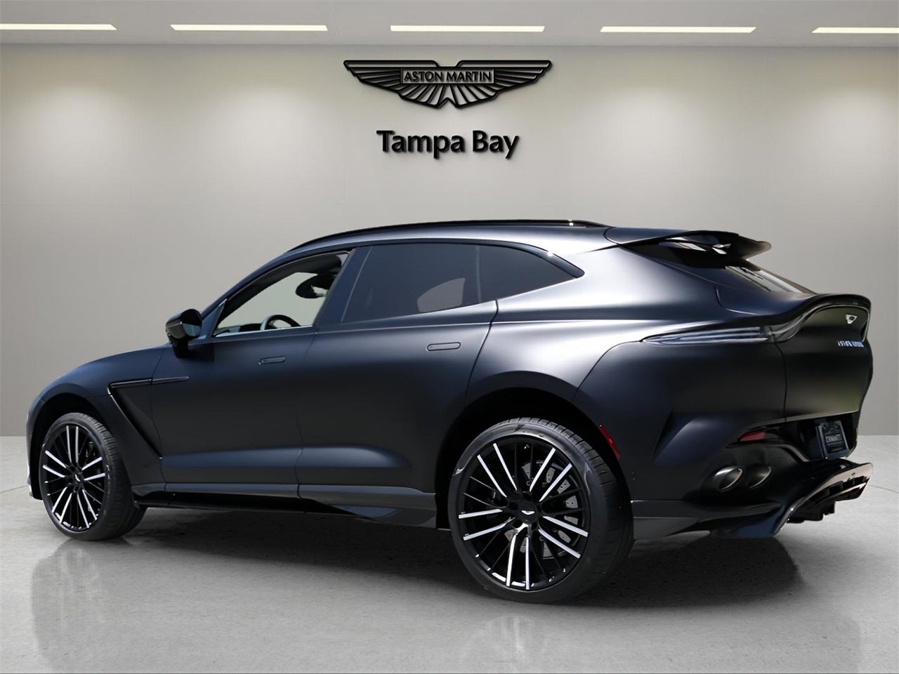 2025 Aston Martin DBX 707