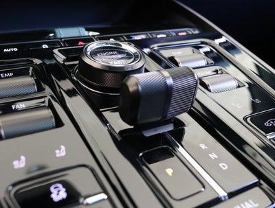 2025 Aston Martin DBX 707