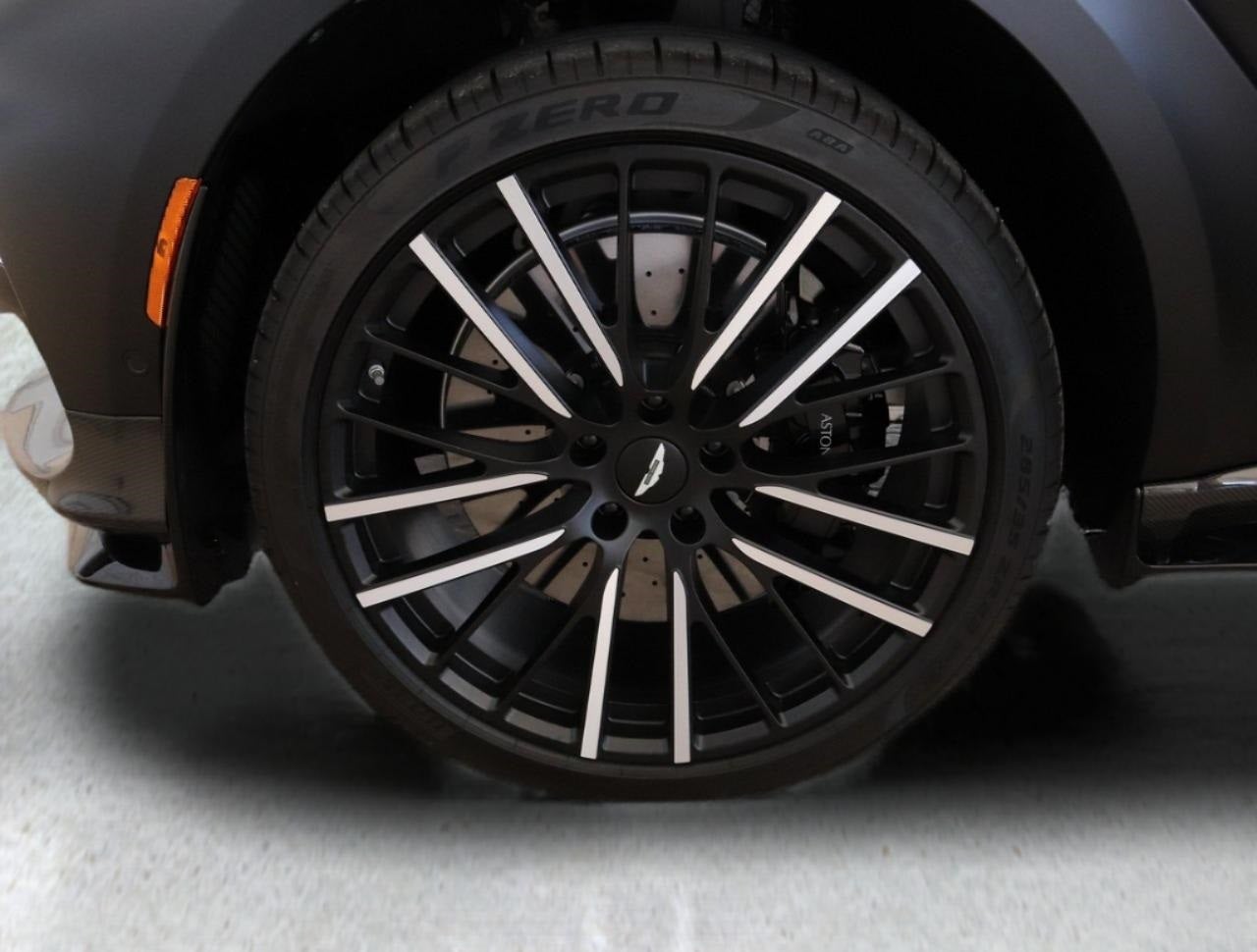 2025 Aston Martin DBX 707