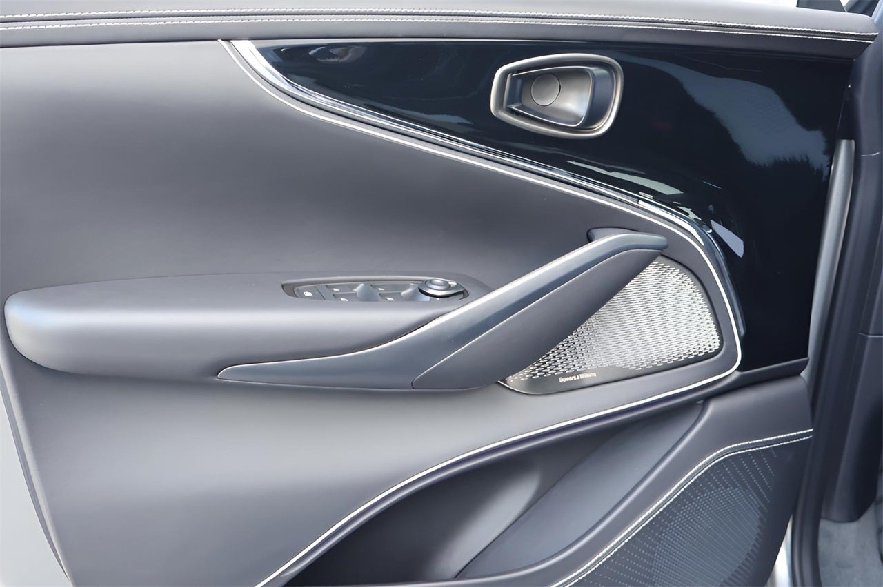 2026 Aston Martin DBX Base