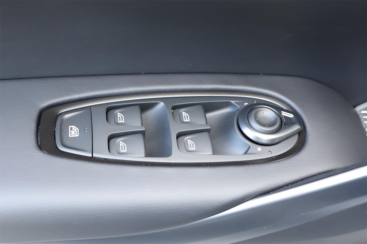 2026 Aston Martin DBX Base